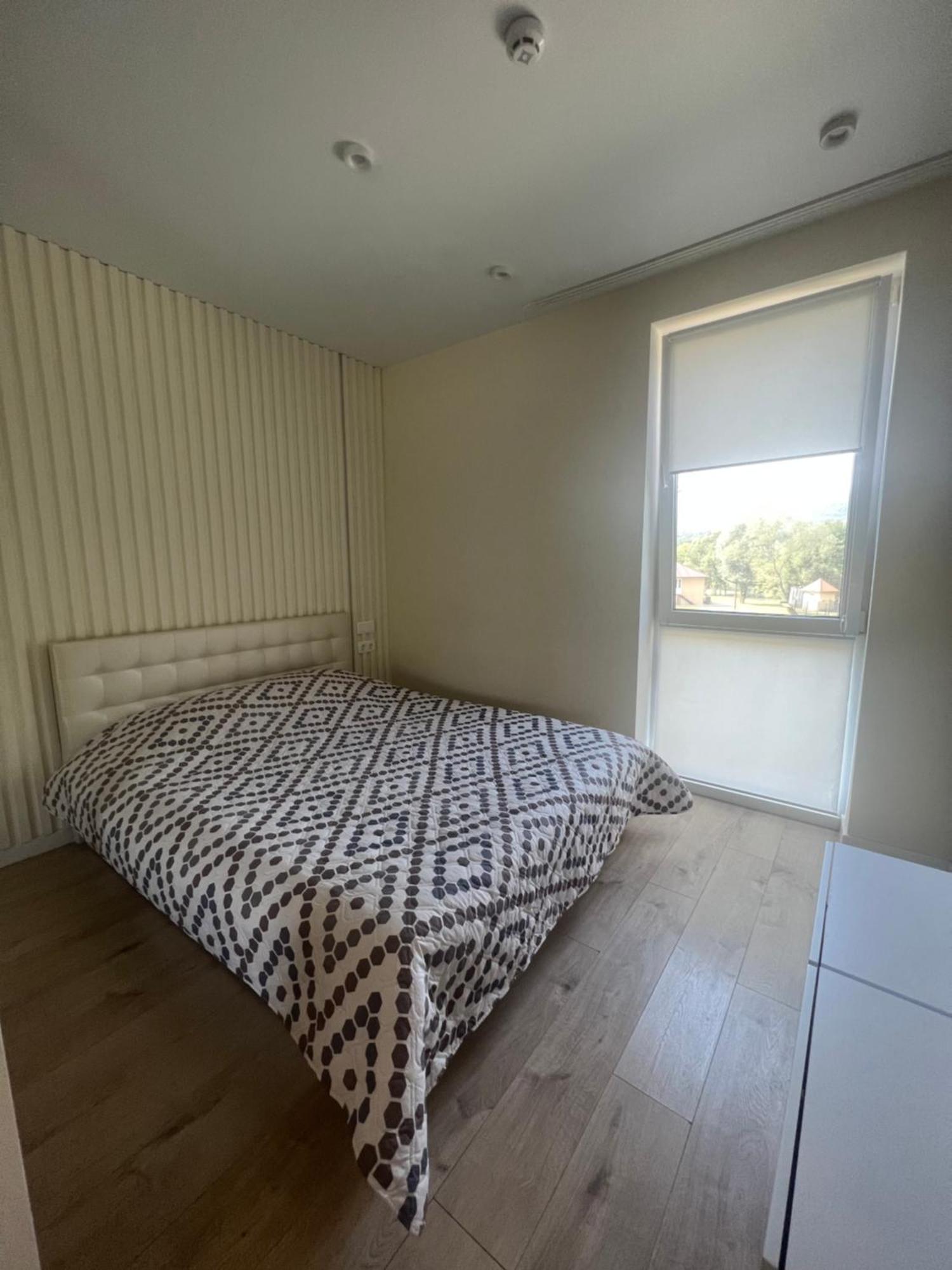 жк «сонячний квартал» Apartment *
